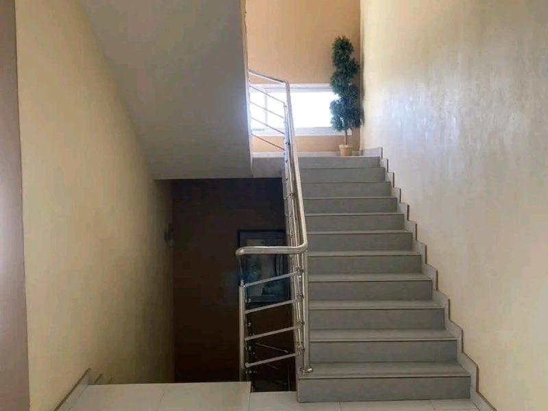 Vende-se tipo5 moradia luxuosa no bairro costa do sol Mapulene a 1minuto das bombas da galp