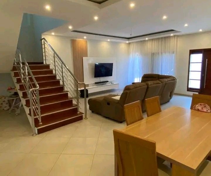 Vende-se tipo3 duplex no bairro de mapulene (costa do sol)