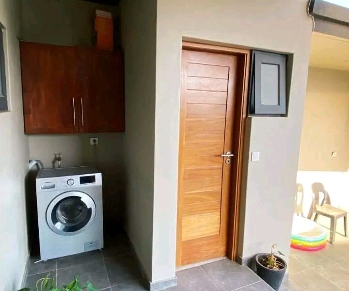 Vende-se tipo3 duplex no bairro de mapulene (costa do sol)