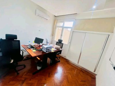 Vende-se Geminada tipo4 moderna Av: base tchiinga coop prox keneth kaunda