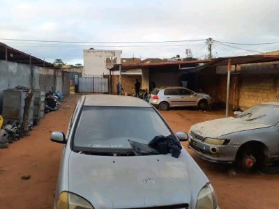 Arrenda se uma oficina no bairro de laulane Na Av dom Alexandre Ideal pra screp 868199487 820956060 Prestação de serviço 200 MT Preço 15.000 Mil negociável