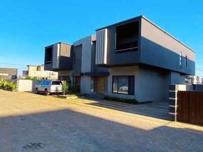 Vende-se duplex tipo3 com anexo no bairro costa do sol Mapulene a 1minuto da Av: Marginal