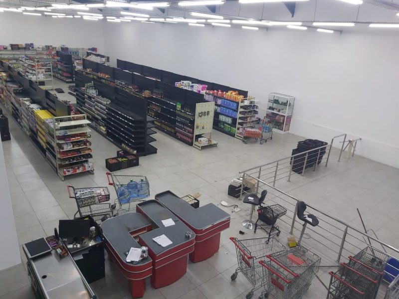 Vende-se Armazém em Missão Rock (Cond. ZTC)