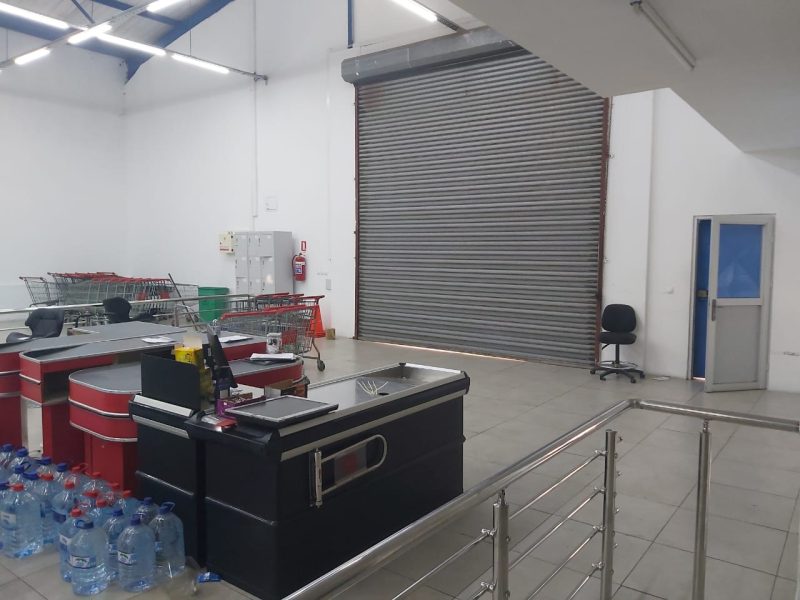 Vende-se Armazém em Missão Rock (Cond. ZTC)