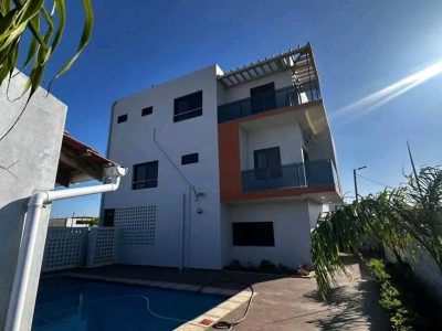 *IMPERDÍVEL* *VENDE-SE MORADIA TRIPLEX TIPO4 COM PISCINA NO MAPULENE - COSTA DO SOL* ✓3 Salas espaçosas e com luz natural ✓2 cozinhas modernas (1 já concluída) ✓4 quartos (2 em suíte) ✓4 casas de banho ✓piscina ✓anexo ✓toilette exterior ✓parqueamen
