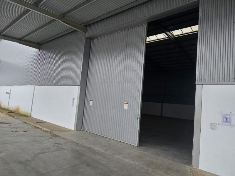 Arrenda-se armazém com 864m² na Av. De Moçambique