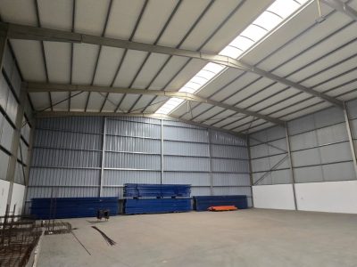 Arrenda-se armazém com 864m² na Av. De Moçambique