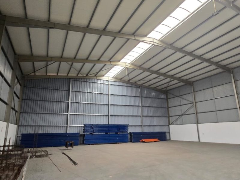 Arrenda-se armazém com 864m² na Av. De Moçambique
