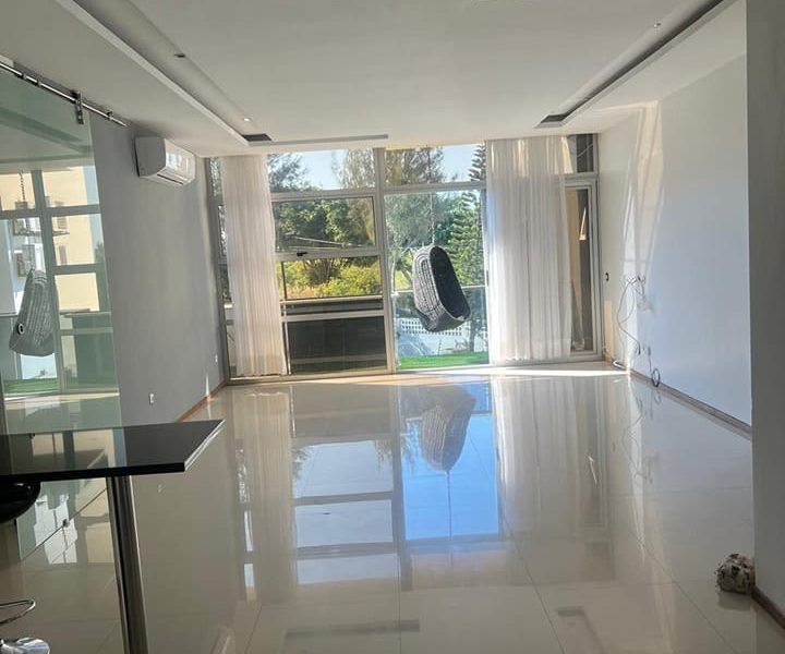 Arrenda-se T3 na Costa do sol (Rua da escola)