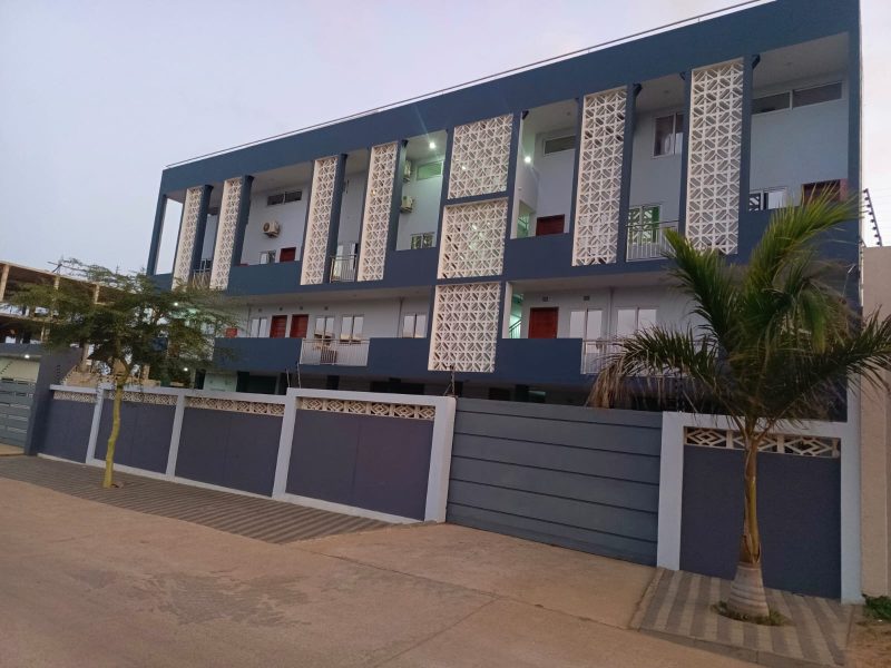 ARRENDA-SE TIPO2 NO BAIRRO DE LAULNE DENTRO DE UM CONDOMÍNIO