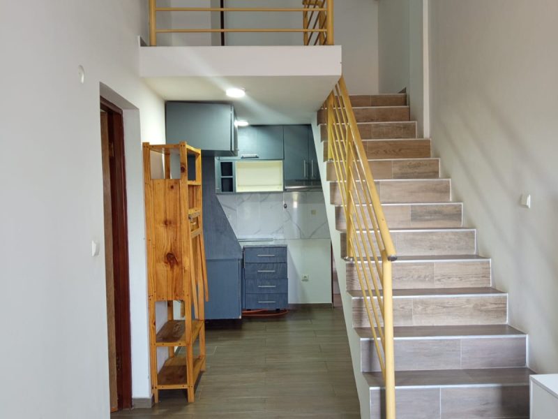 ARRENDA-SE TIPO2 NO BAIRRO DE LAULNE DENTRO DE UM CONDOMÍNIO