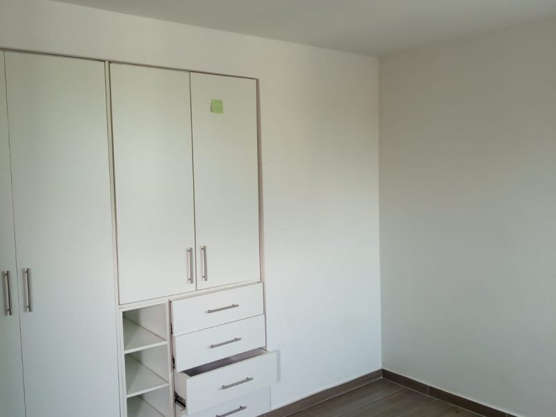 ARRENDA-SE TIPO2 NO BAIRRO DE LAULNE DENTRO DE UM CONDOMÍNIO