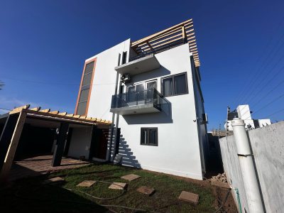 Vende-se tipo4 no bairro da costa do sol (Mapulene)