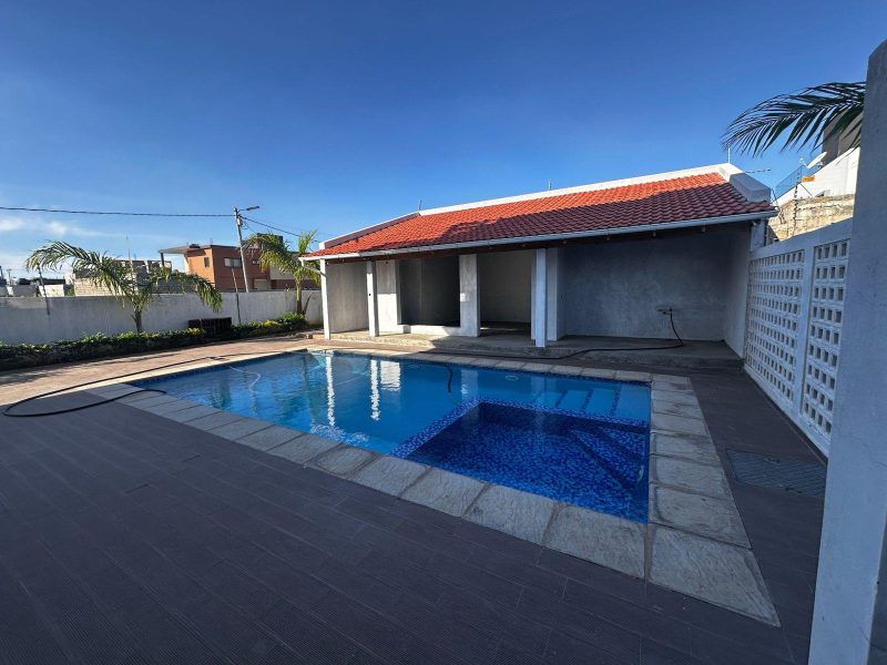 Vende-se tipo4 no bairro da costa do sol (Mapulene)