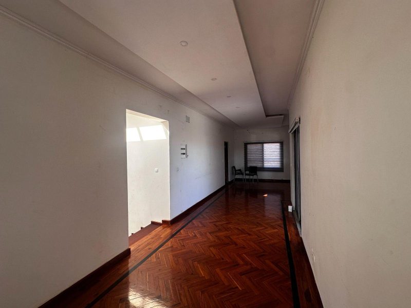 Vende-se tipo4 no bairro da costa do sol (Mapulene)