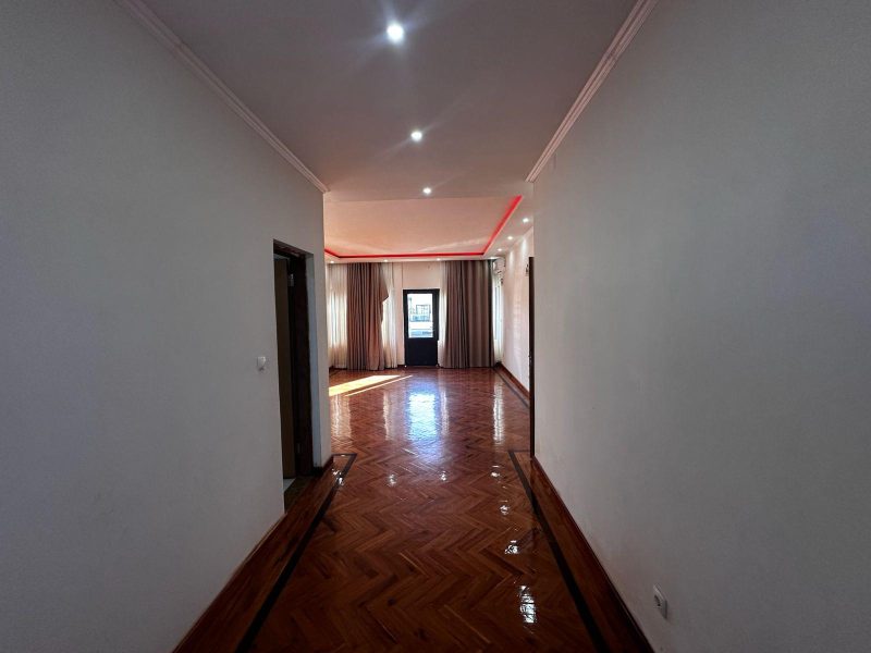 Vende-se tipo4 no bairro da costa do sol (Mapulene)