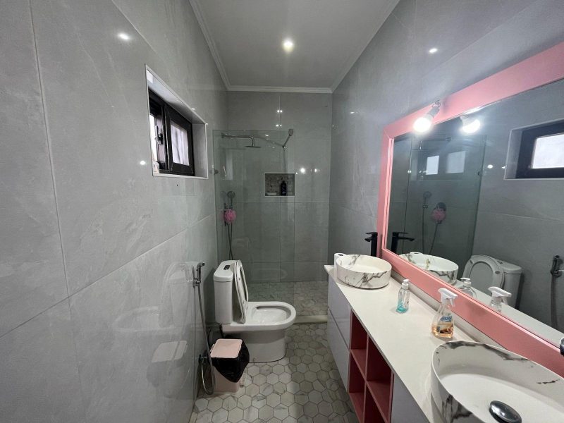 Vende-se tipo4 no bairro da costa do sol (Mapulene)