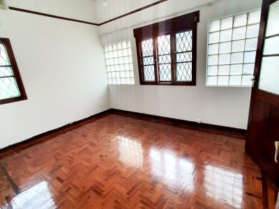 Arrenda-se Apartamento T2 no B. Central (rua da igreja)