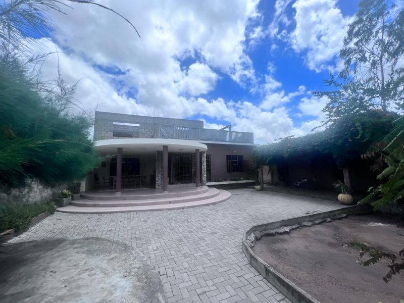 Vende-se: Moradia Espaçosa em Tsalala, Bairro Km15