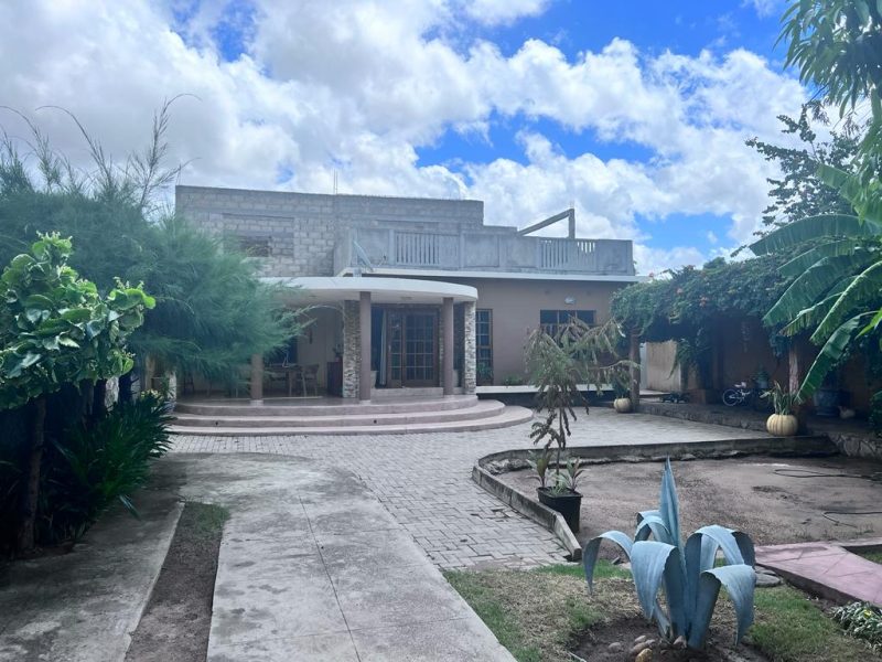 Vende-se: Moradia Espaçosa em Tsalala, Bairro Km15