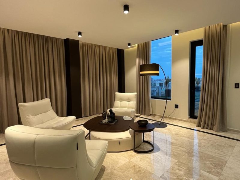 Vende-se Luxuosa moradia duplex T4 na Costa do sol - Mapulene