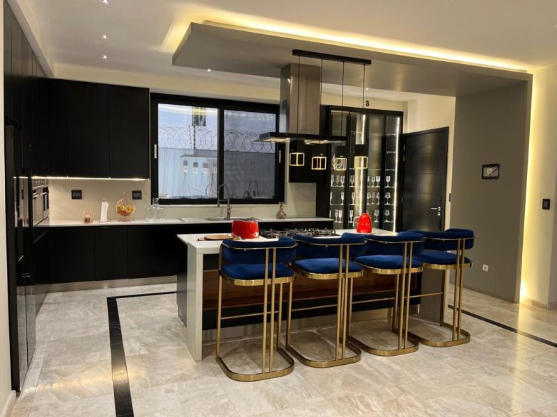 Vende-se Luxuosa moradia duplex T4 na Costa do sol - Mapulene