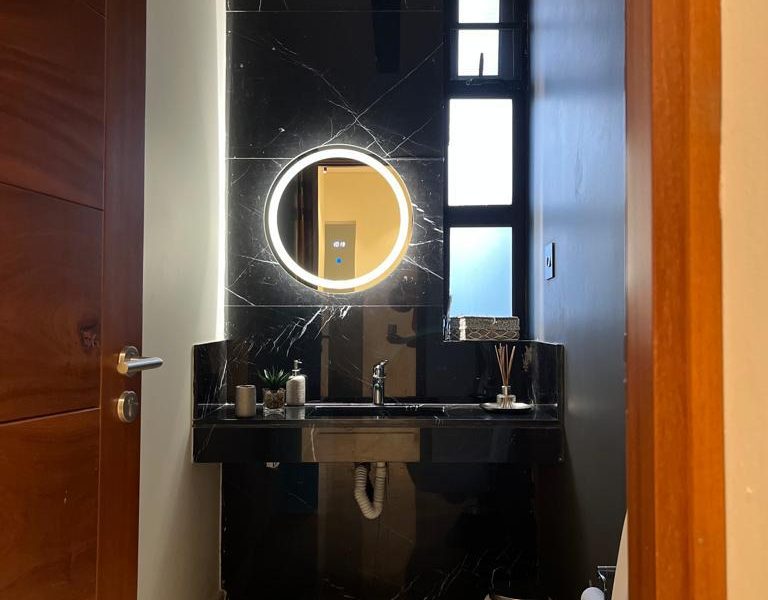 Vende-se Luxuosa moradia duplex T4 na Costa do sol - Mapulene