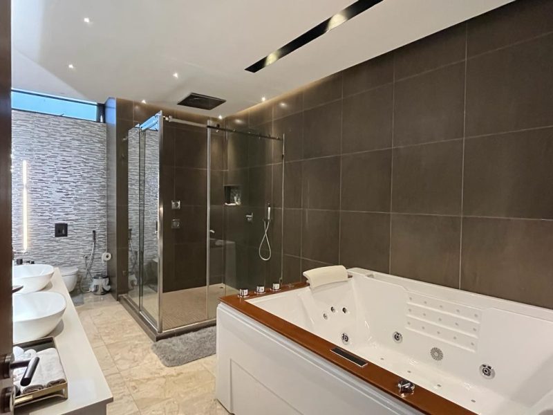 Vende-se Luxuosa moradia duplex T4 na Costa do sol - Mapulene