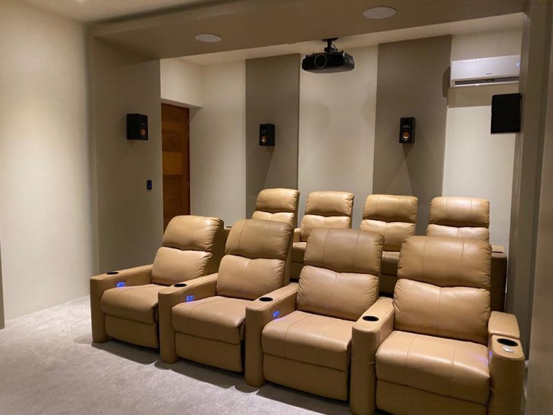 Vende-se Luxuosa moradia duplex T4 na Costa do sol - Mapulene